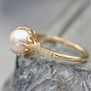 NWT Gold pearl ring